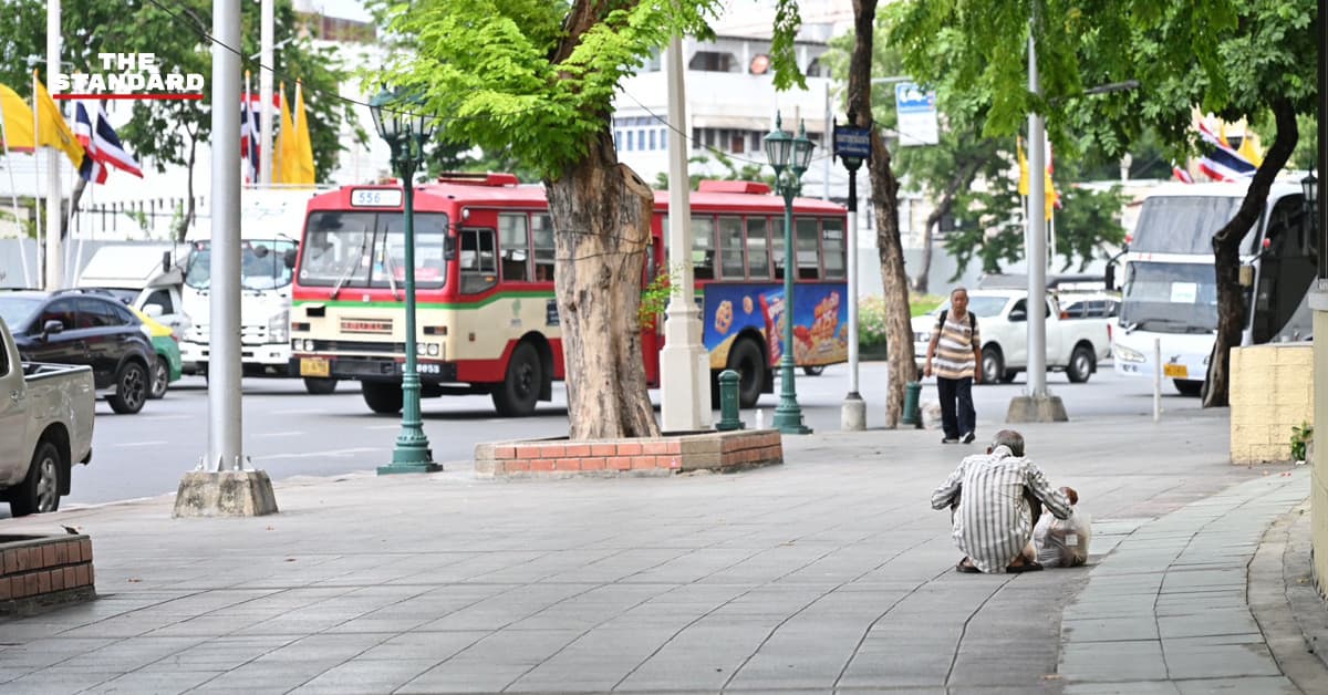 กทม. จัดระเบียบ ‘คนไร้บ้าน’ ถนนราชดำเนิน สั่งห้ามแจกอาหารริมทาง ชี้เป้าบริจาคผ่านบ้านอิ่มใจ-Food Bank